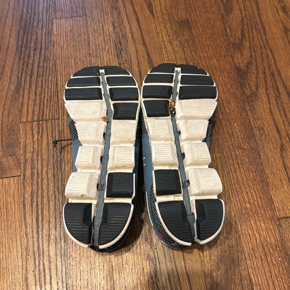 *GUC* ON Women’s Cloud Running Shoe - Blue - Size 10 - Picture 8 of 9